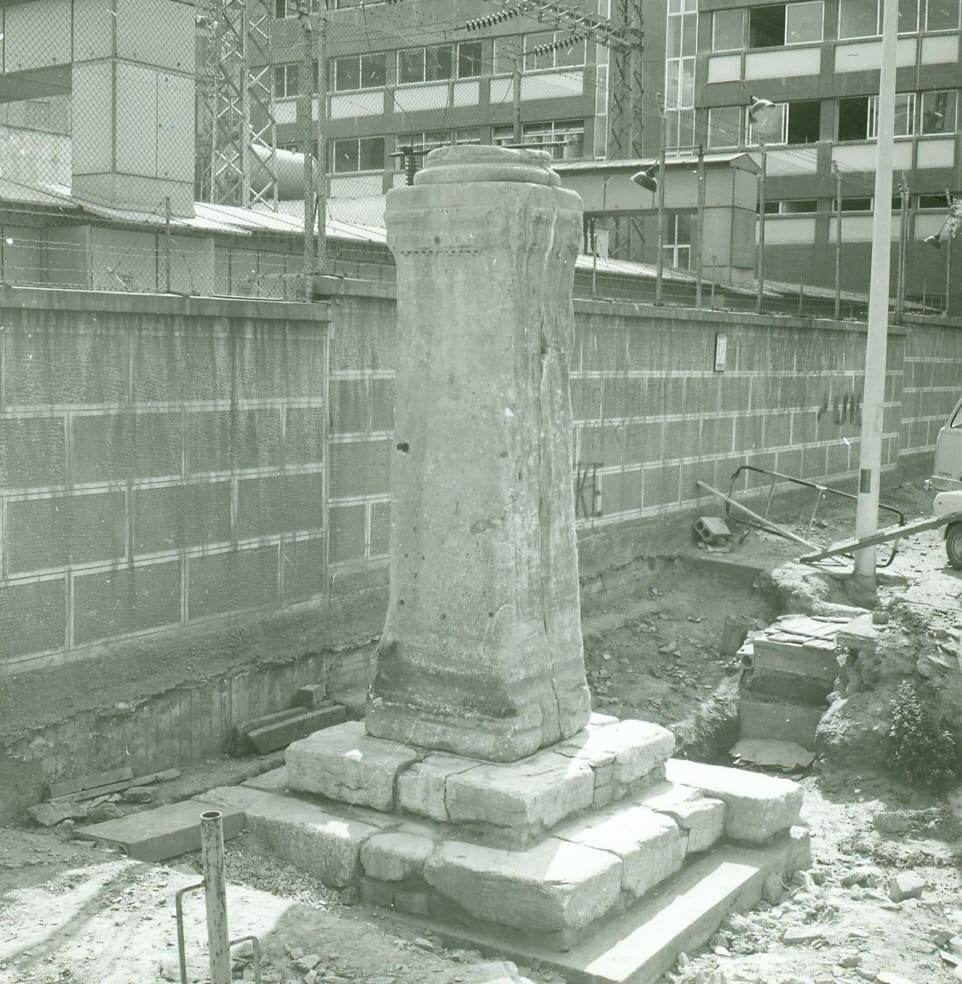 Στήλη των όφεων